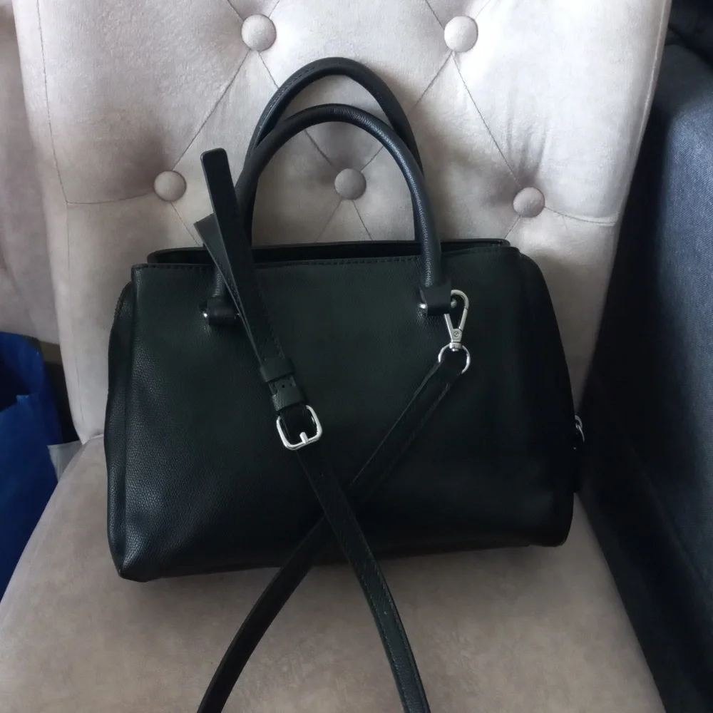 GUESS. - Picture 4 of 4